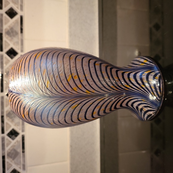 Hand Blown Feather Pull Art Glass Vase 7.25" - Picture 5 of 10